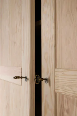 Armoire bois massif 2 portes 1 tiroir Iris - Brut - Poignées Noir