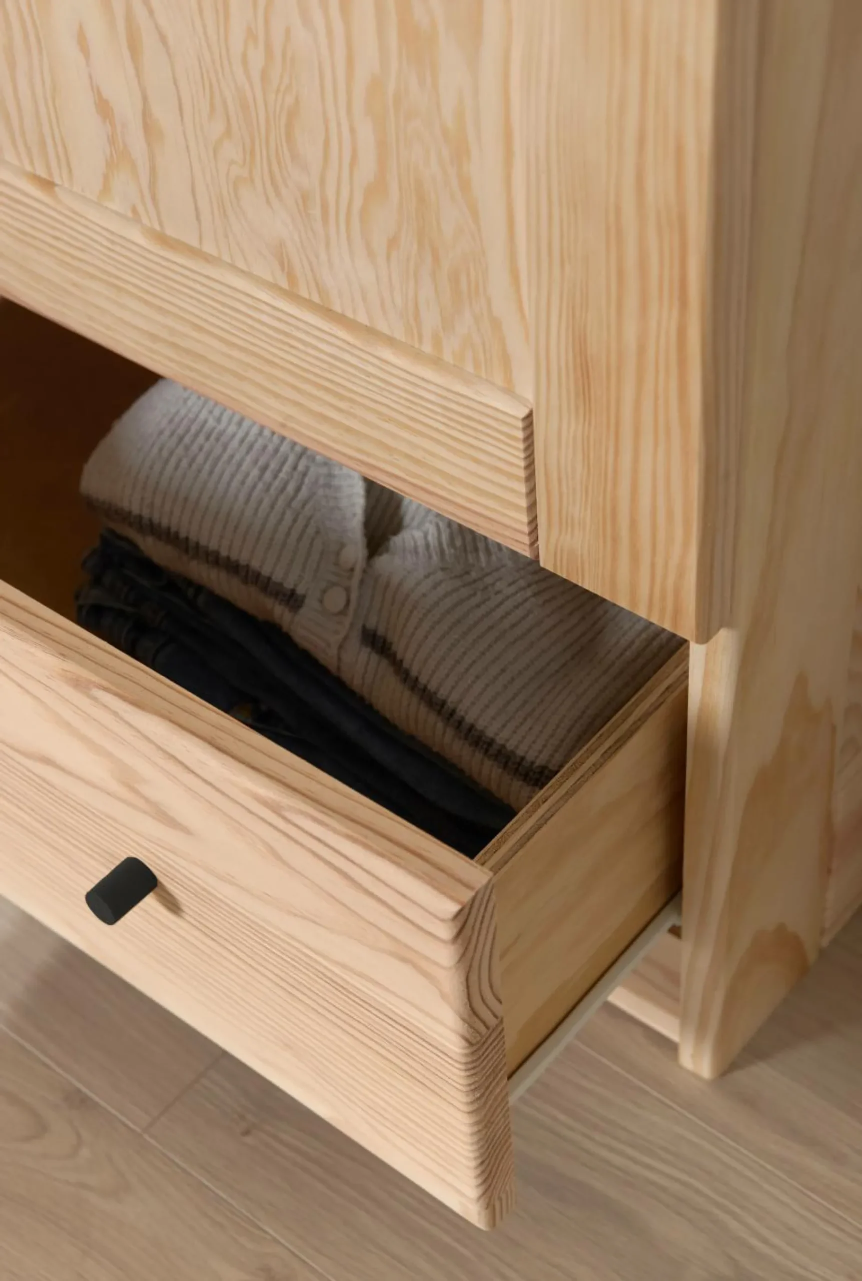 Armoire bois massif 2 portes 1 tiroir Iris - Naturel - Poignées Noir