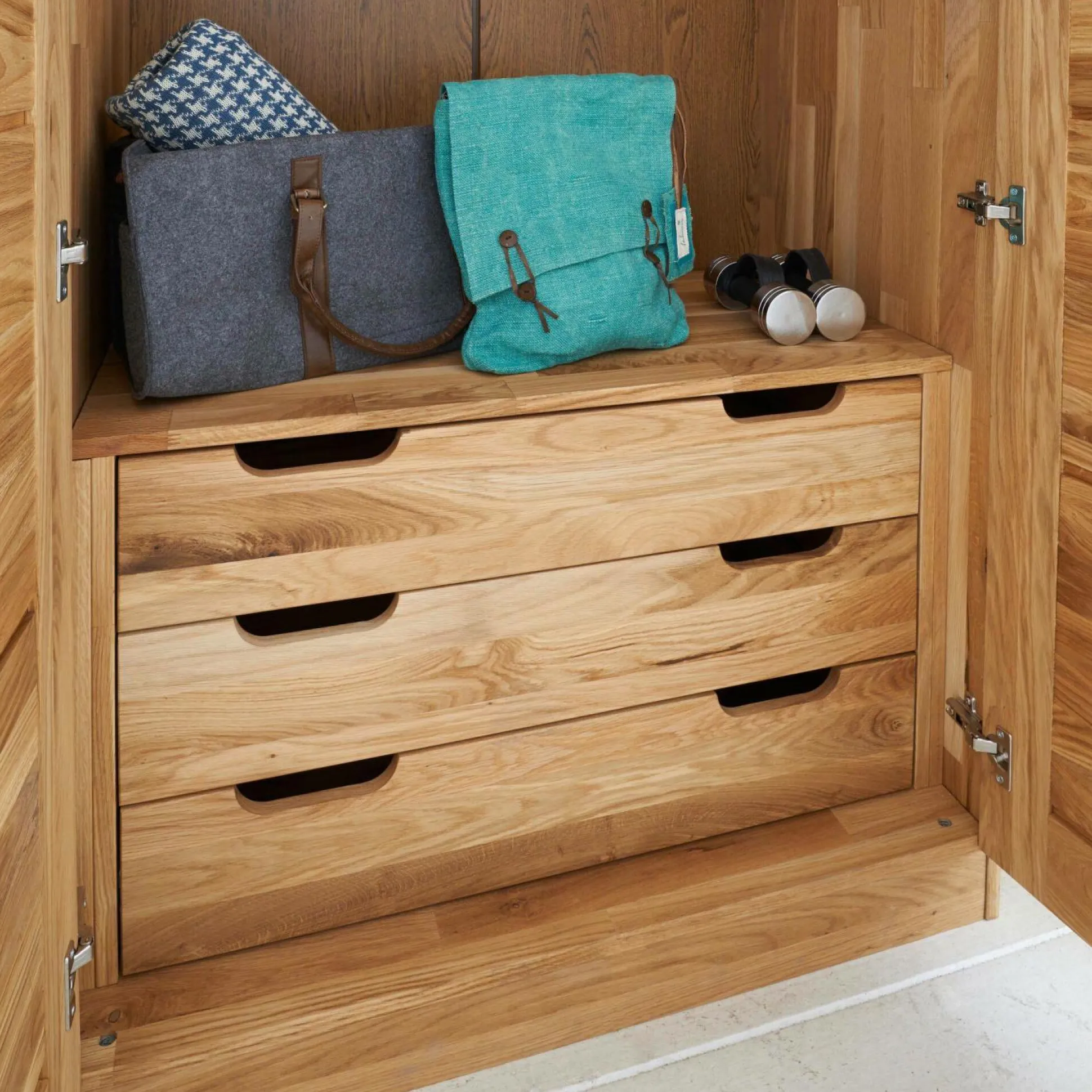 Armoire chêne massif 3 portes Capucine