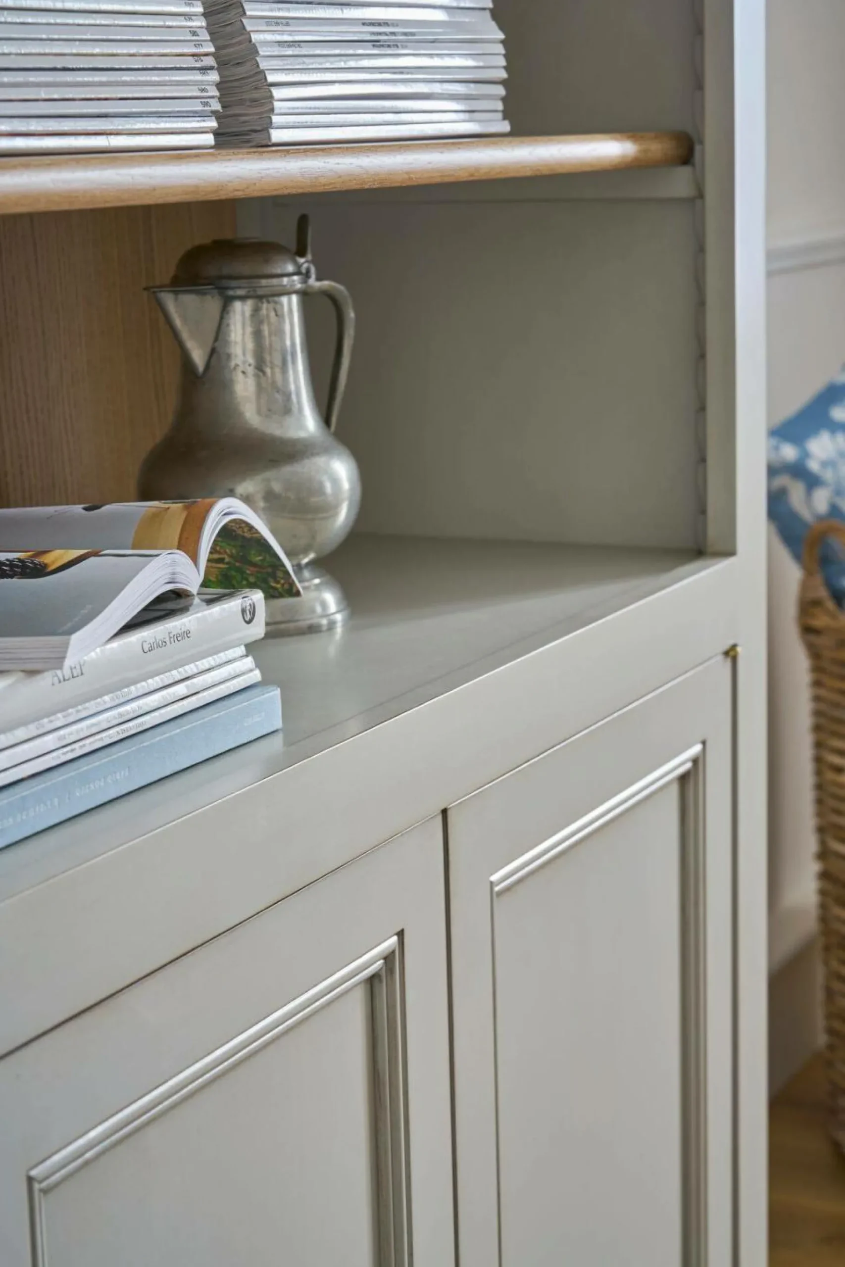 Bibliothèque bois massif 4 portes Embellie - Grège