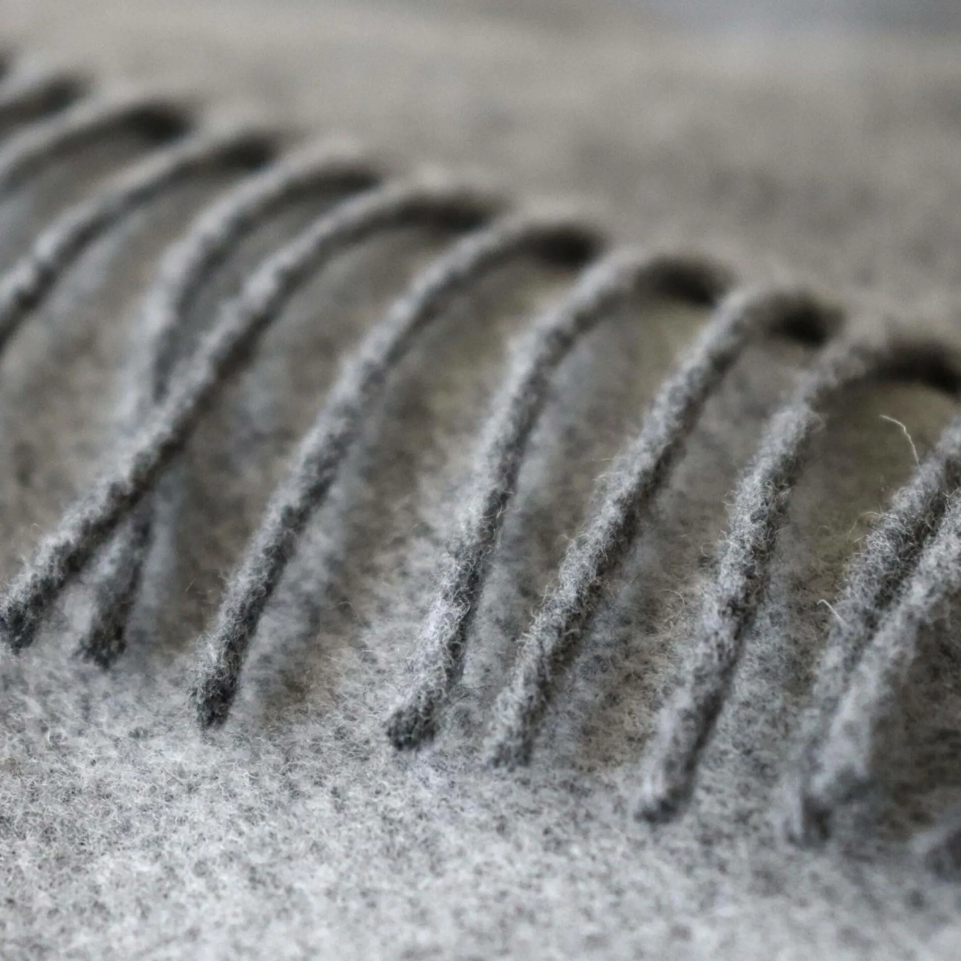 BIEDERLACK Plaid laine et cachemire Clarence - Gris/Argent - 130 x 170 cm