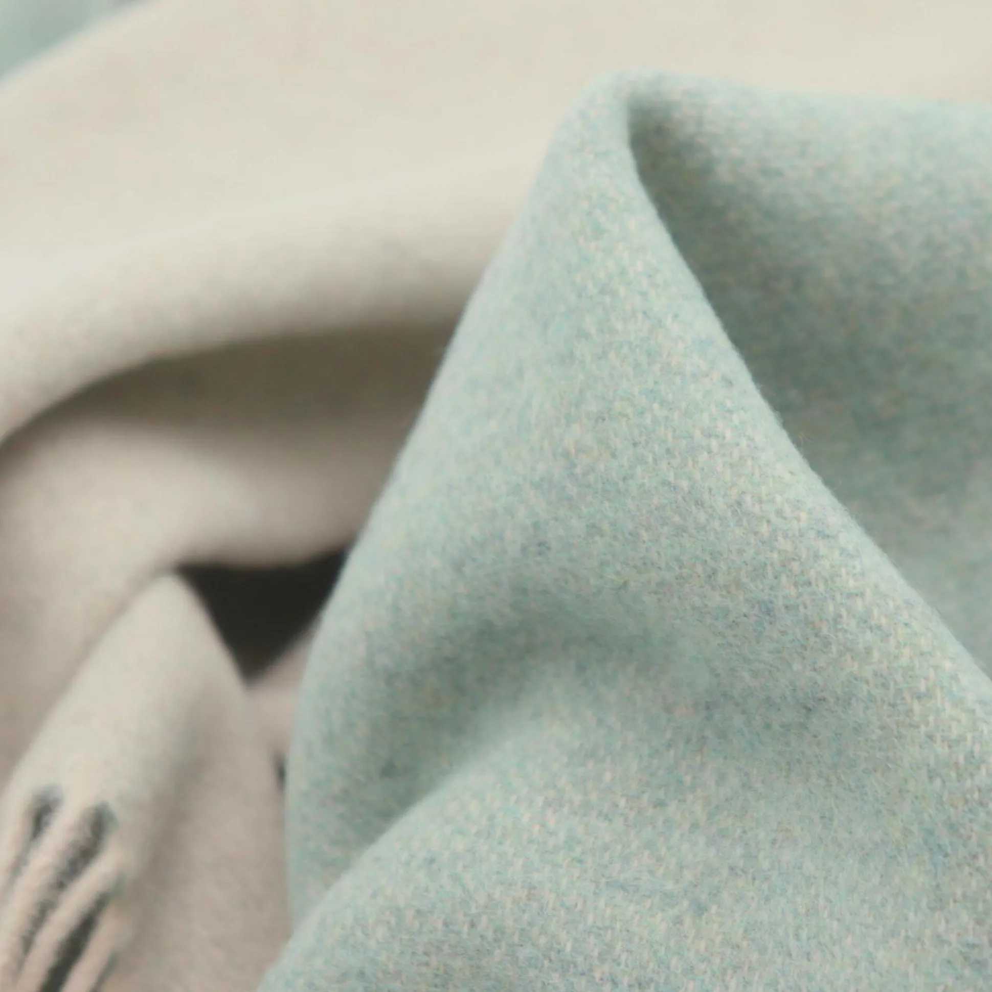 BIEDERLACK Plaid laine et cachemire Clarence - Céladon/Crème - 130 x 170 cm