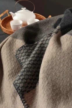 BIEDERLACK Plaid laine mérinos Béryl - Mokka - 150 x 200 cm