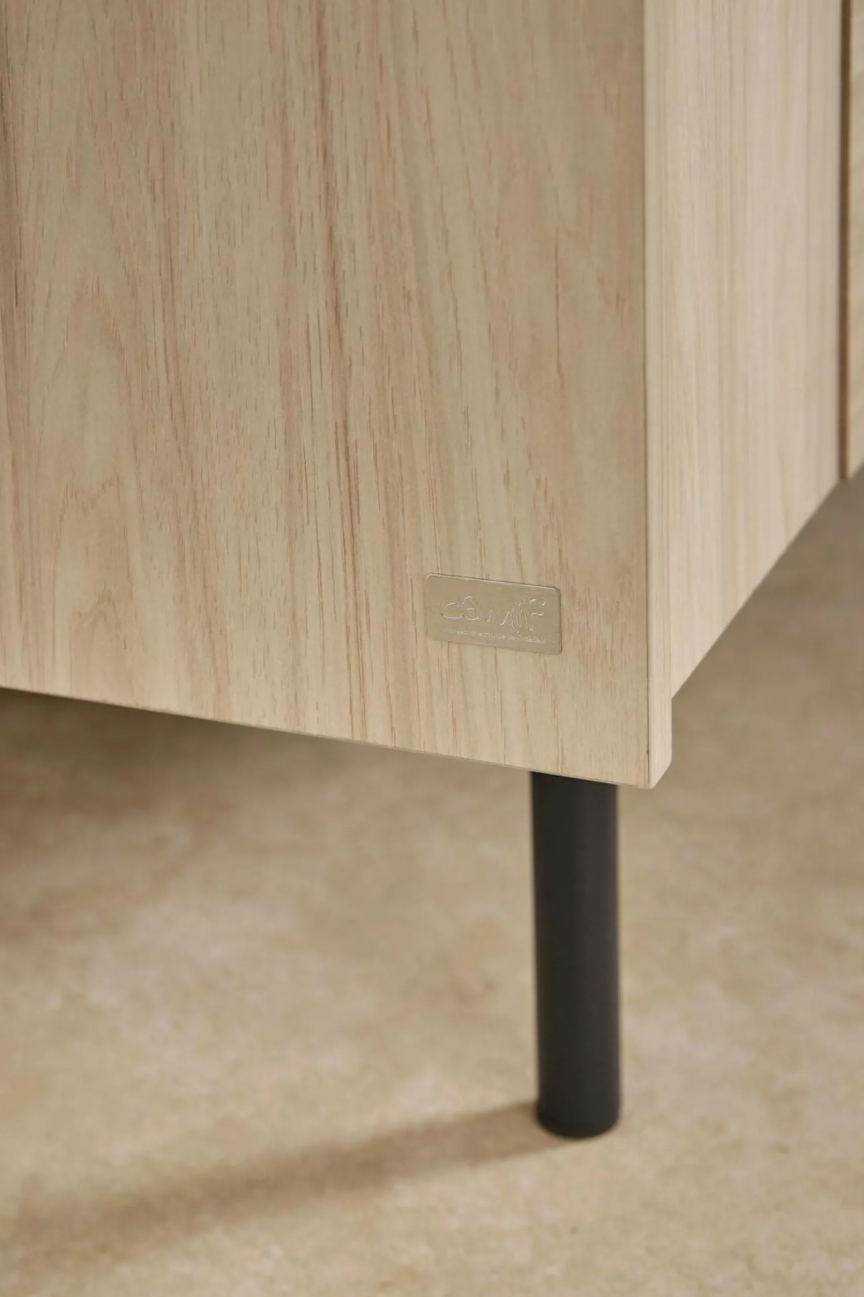 Buffet décor bois pieds métal 2 portes Mila