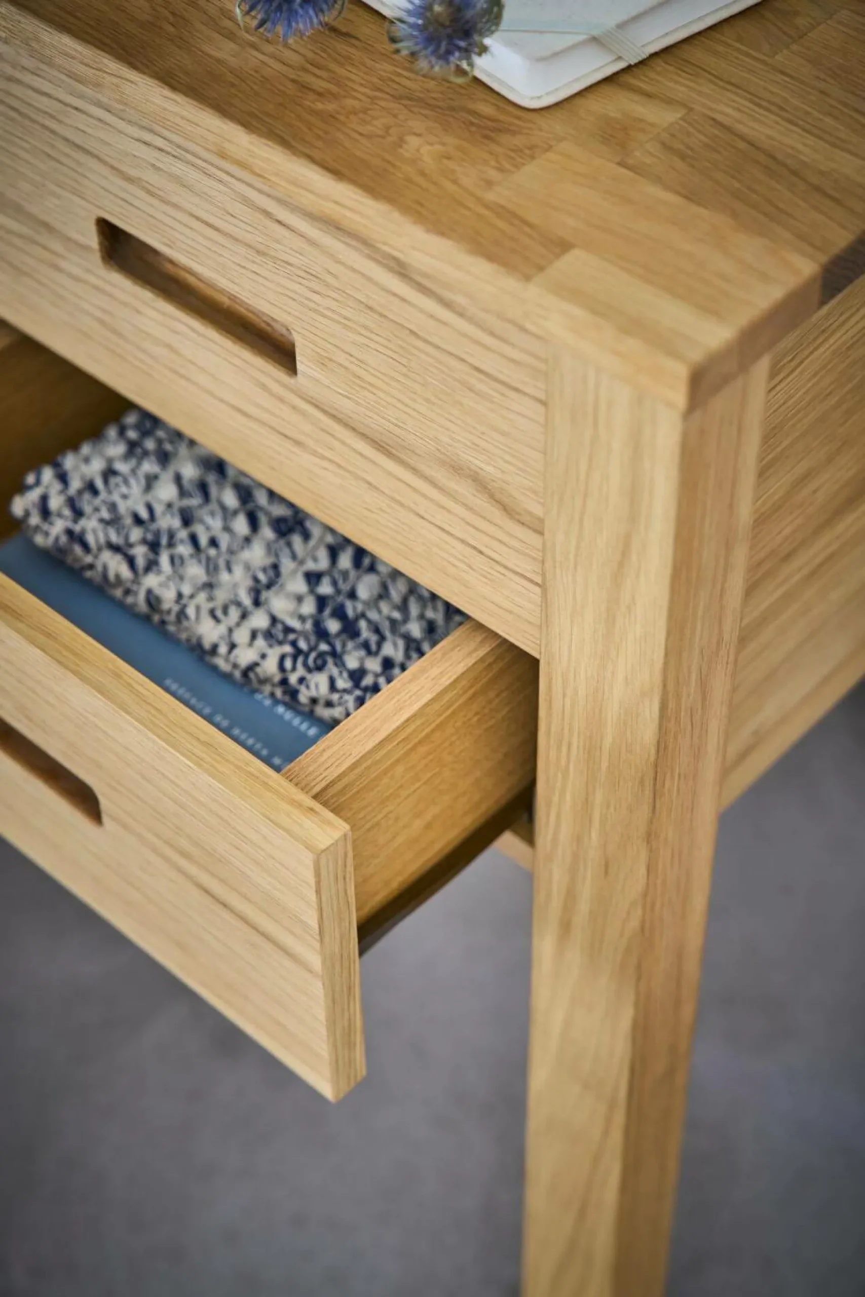 Bureau chêne massif 2 tiroirs Luminescence