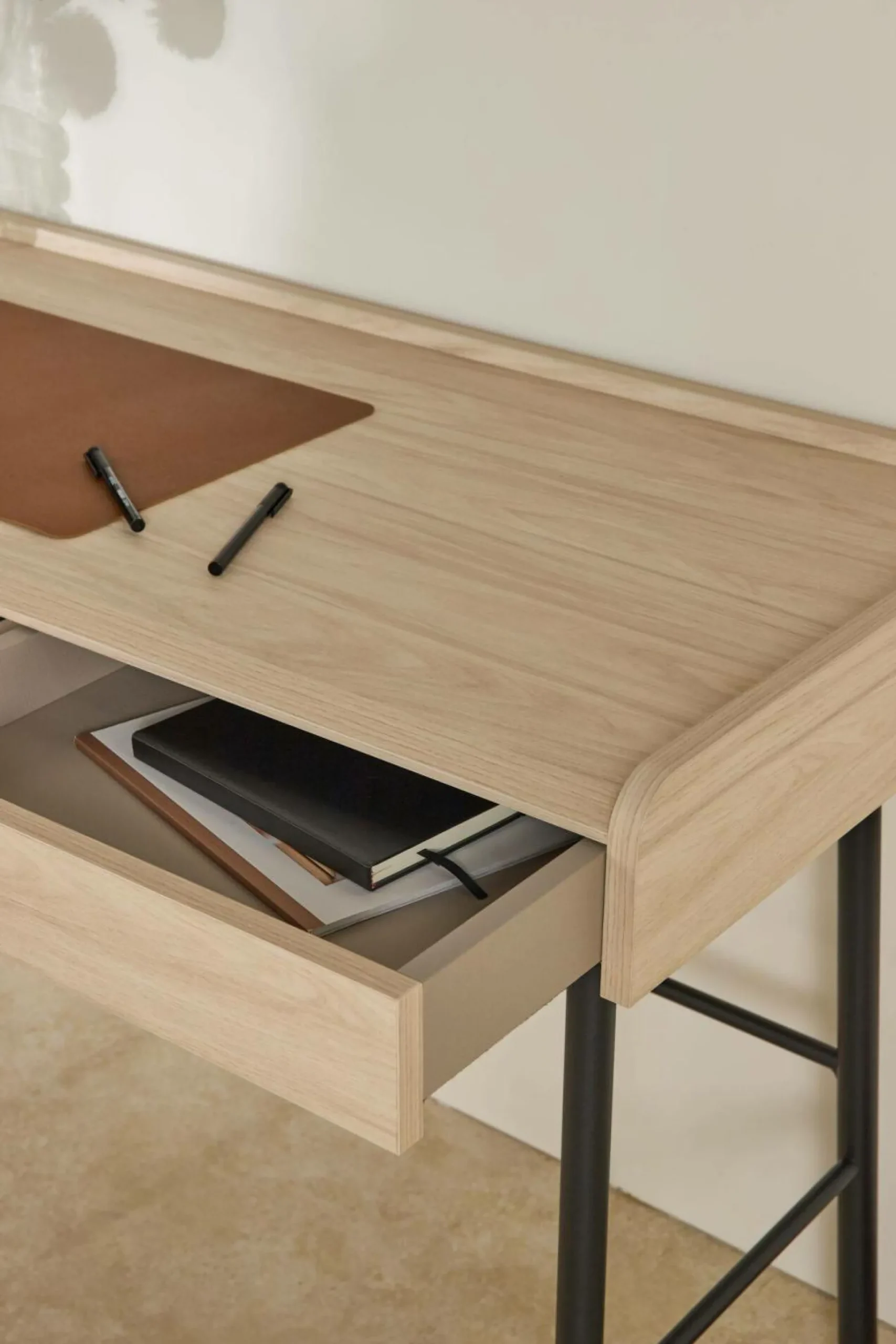 Bureau décor bois pieds métal 2 tiroirs Mila