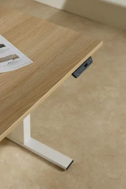 Bureau électrique assis-debout ergonomique Marley - Plateau Bois Clair/Pied Blanc - 120 x 70 cm