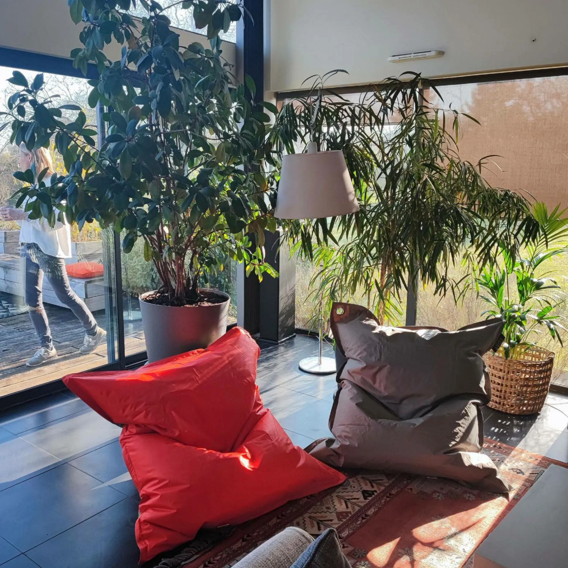 COTTON WOOD Pouf de sol rectangulaire 110 x 130 cm IN&OUT - Rouge Cerise