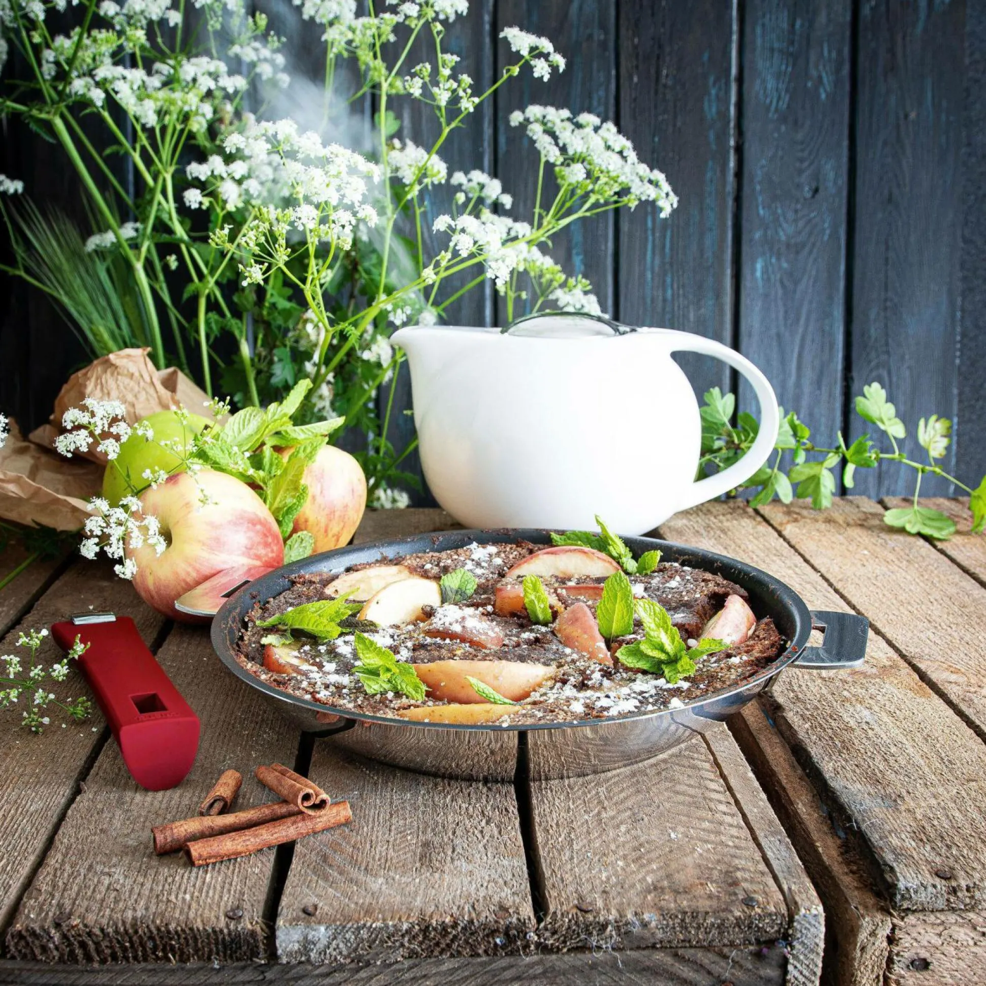 CRISTEL Lot de 2 poêles Mutine 24 et 26 cm avec poignée framboise