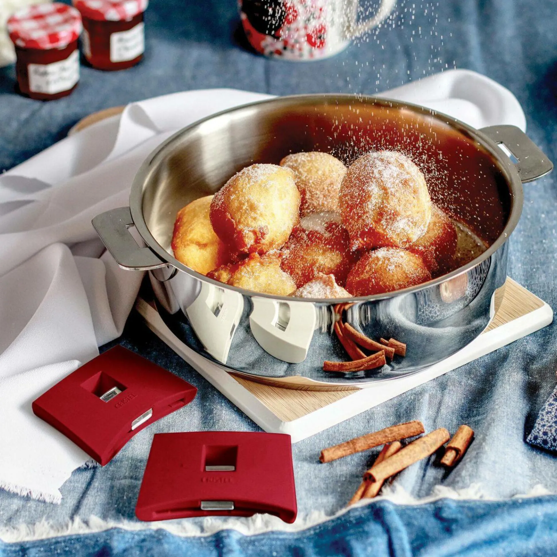 CRISTEL Set sauteuse inox Mutine 24 cm avec couvercle et poignée amovible framboise