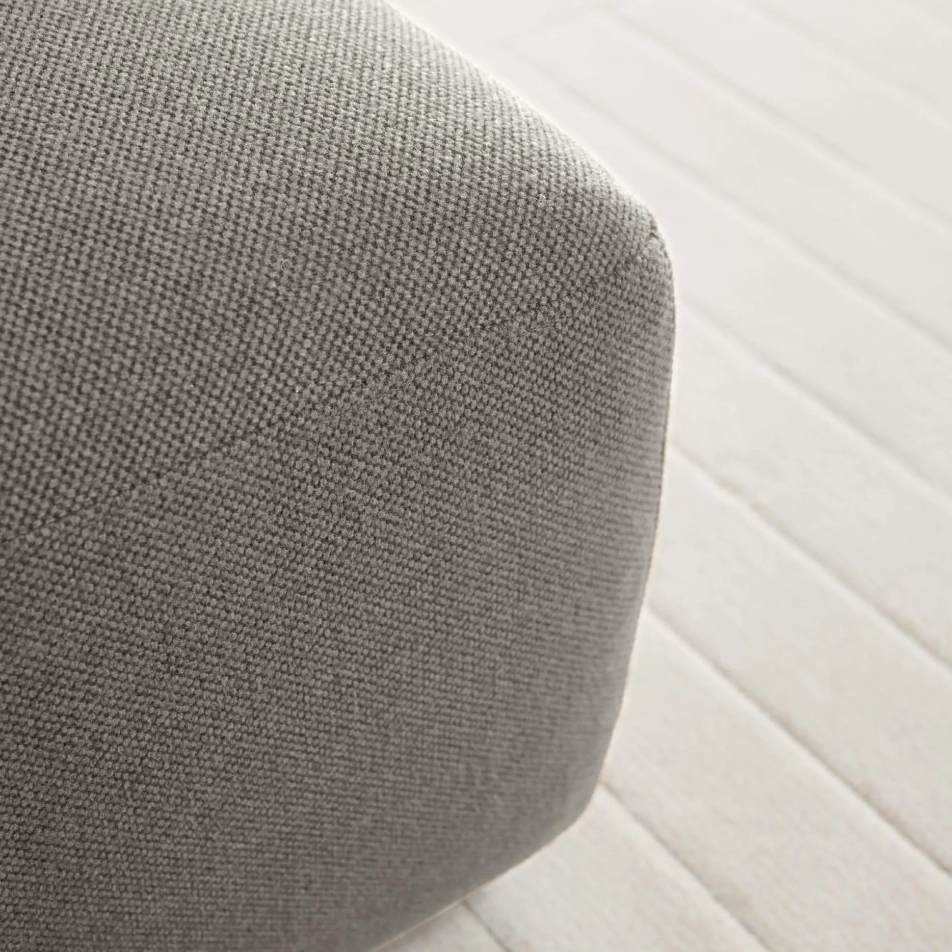 Grand pouf tissu Pavel - Gris