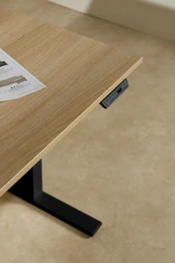 MAKIBA Bureau électrique assis-debout ergonomique Marley - Plateau Bois Clair/Pieds Noirs - 120 x 70 cm
