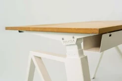 MAKIBA Bureau électrique assis-debout ergonomique Maxime - Plateau Bois Clair/Pied Blanc - Largeur 140 cm