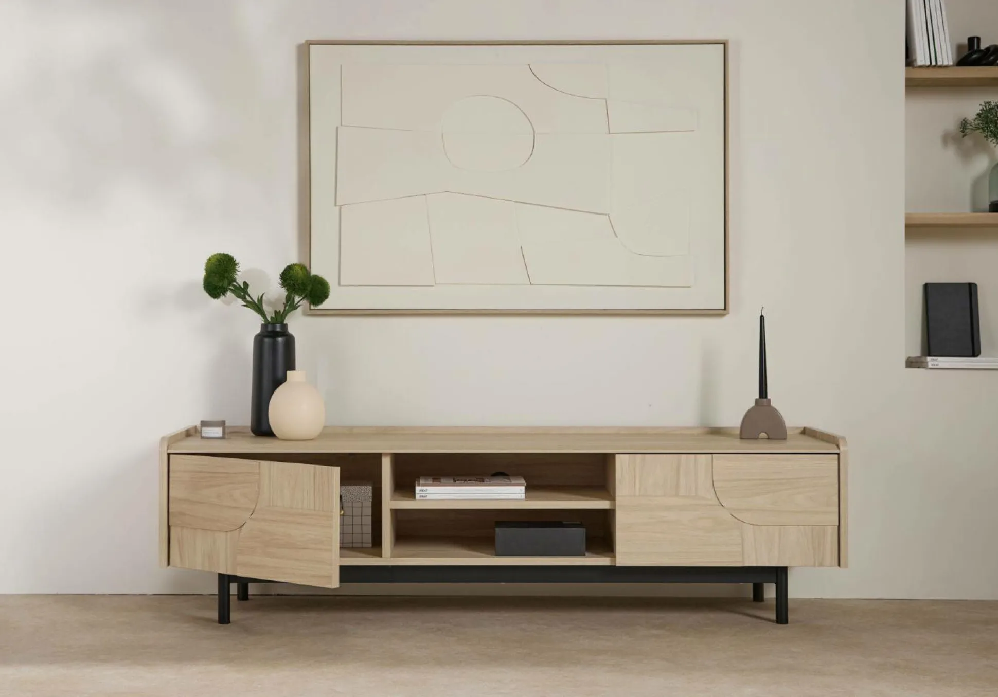 Meuble TV décor bois pieds métal 2 portes Mila