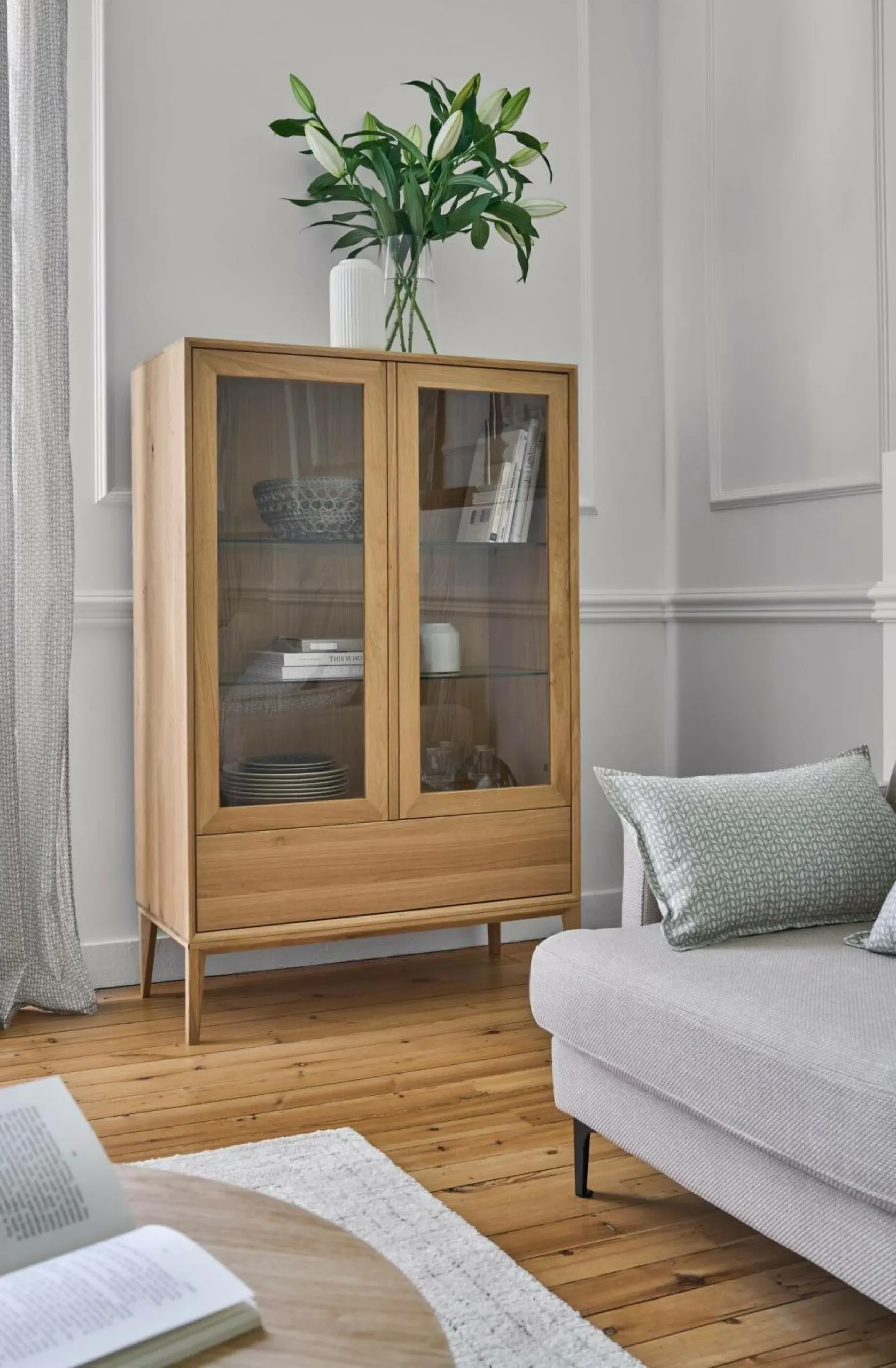 Meuble vitrine led chêne massif 2 portes 1 tiroir Charles