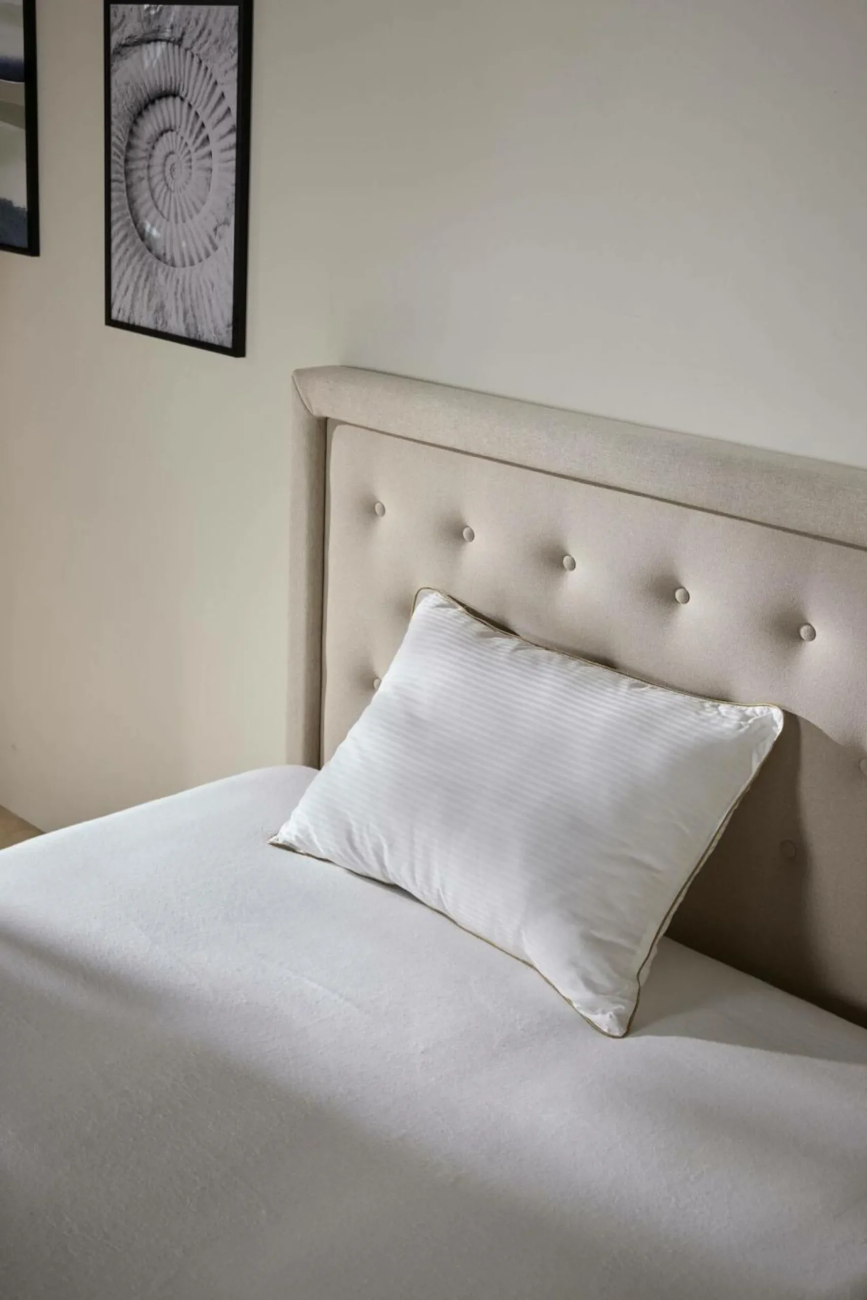 Oreiller déhoussable en satin Léonore - Ferme - 50 x 70 cm