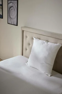 Oreiller déhoussable en satin Léonore - Moelleux - 65 x 65 cm