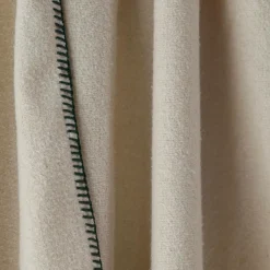 Plaid poncho multifonction en laine Pema - Meringue