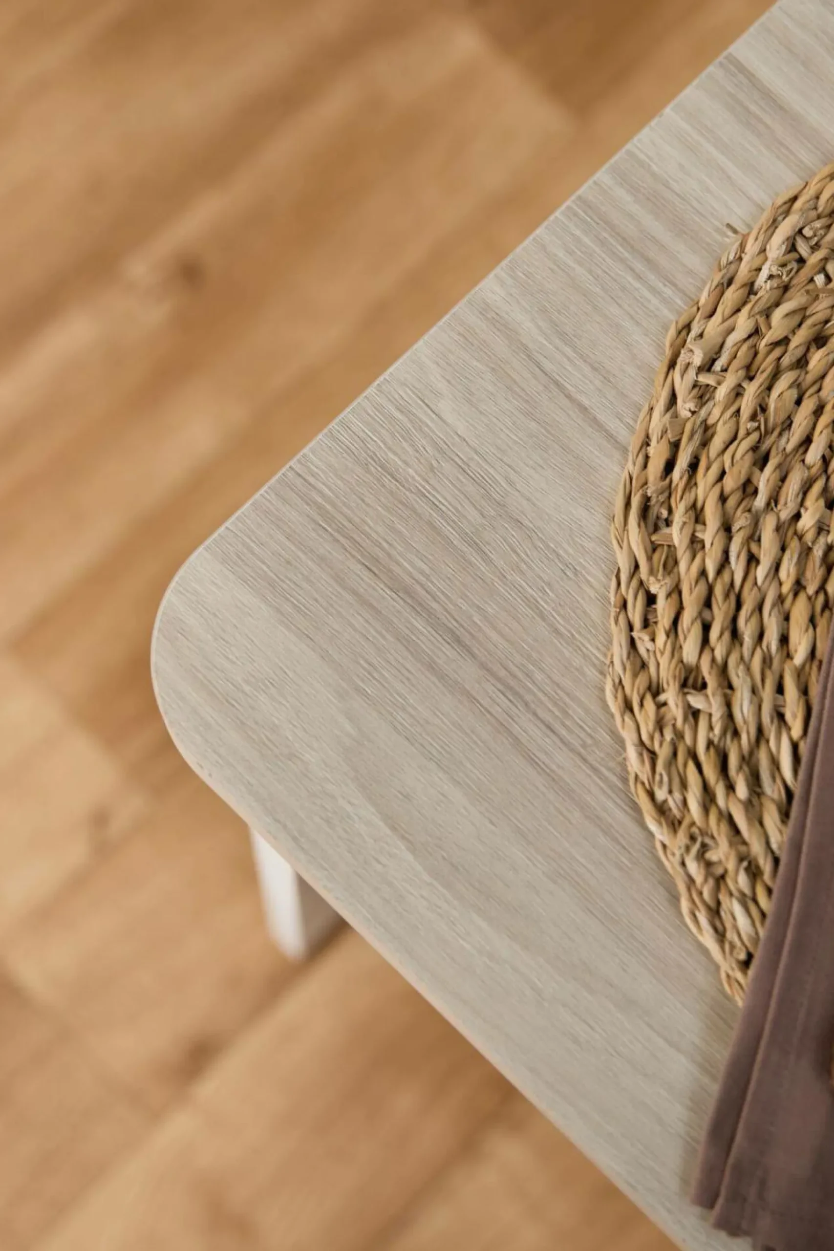 Table à manger carrée décor bois et blanc 2 à 4 personnes Adeline