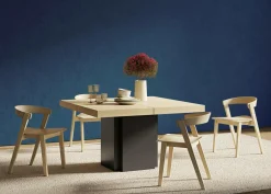 Table à manger carrée décor bois et noir pied central 6 personnes Dusk - Chêne/Noir
