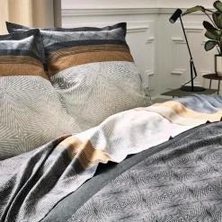 TRADILINGE Taie d'oreiller satin Tiago Noir - 50 x 70 cm